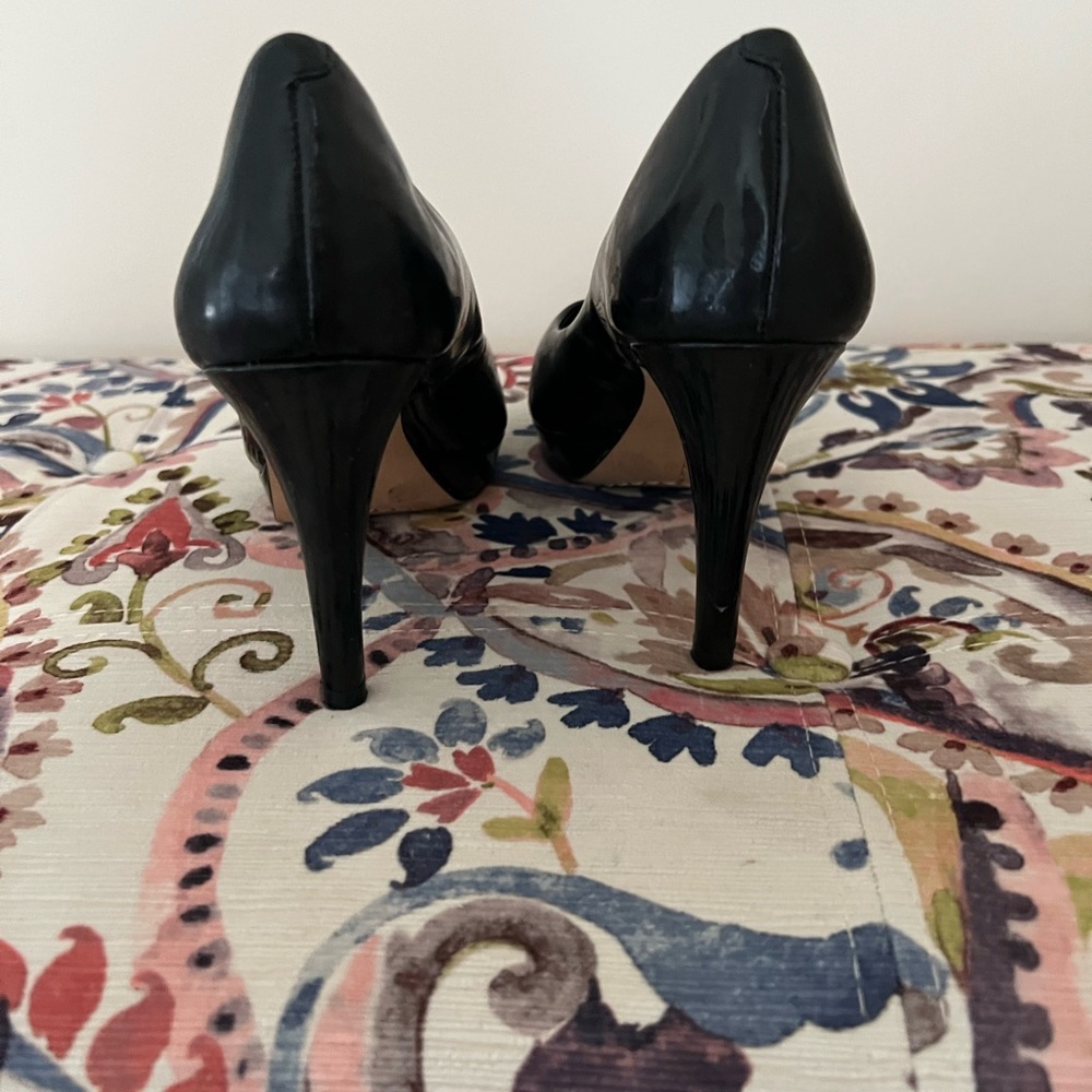 Size 7 Vince Camuto black heels - Picture 3 of 7